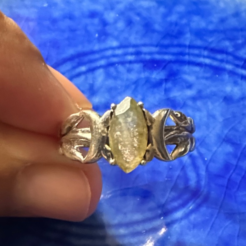 Sterling silver and labradorite ring with a nature-inspired design